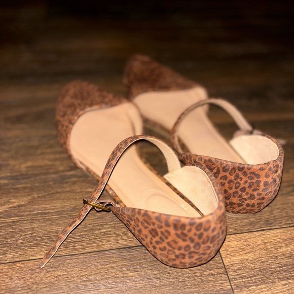 Leopard closed toe flats - Picture 5 of 7